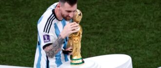 قام مدرب المنتخب الوطني الأرجنتيني بالاختيار بين ميسي ومارادونا